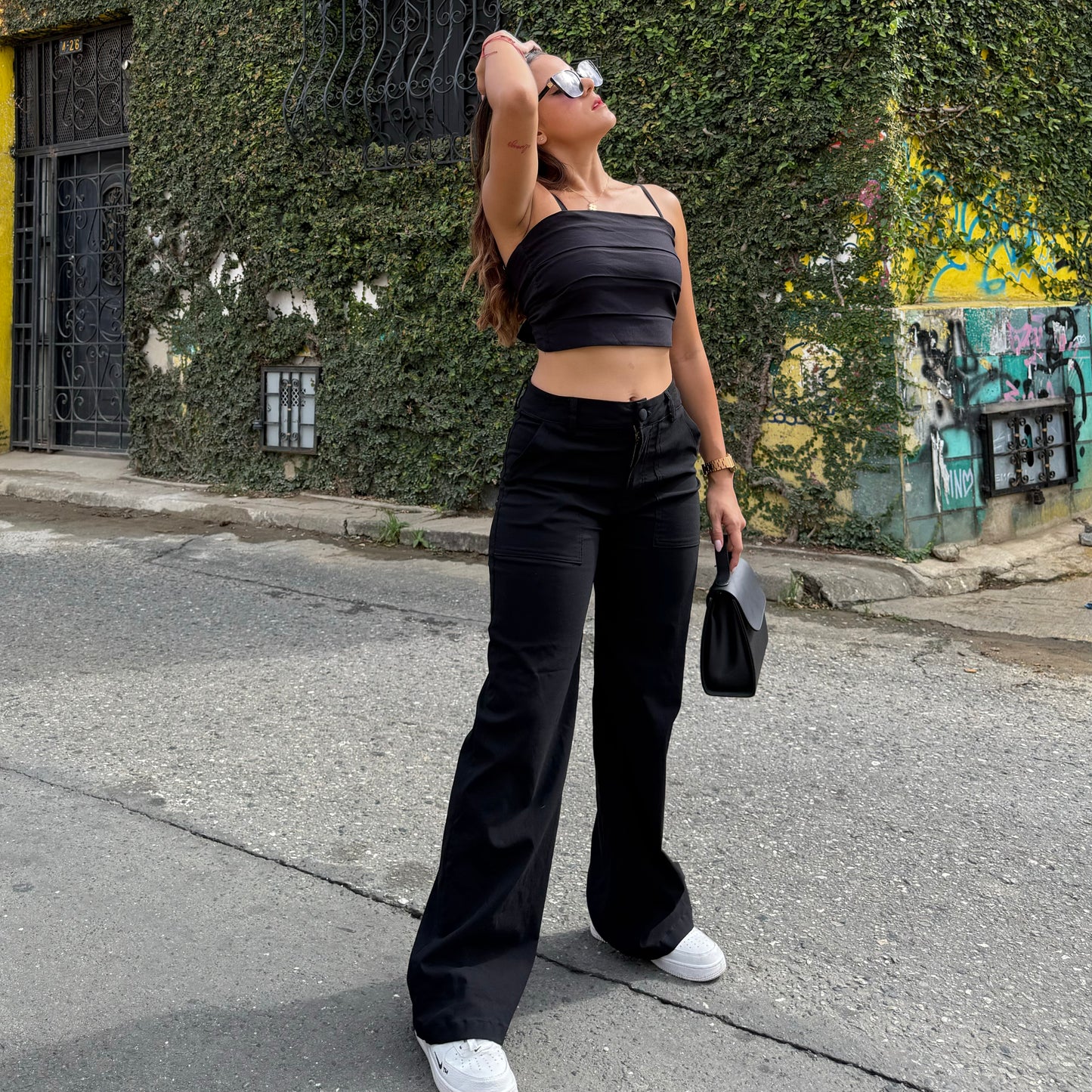CROP TOP TABLE